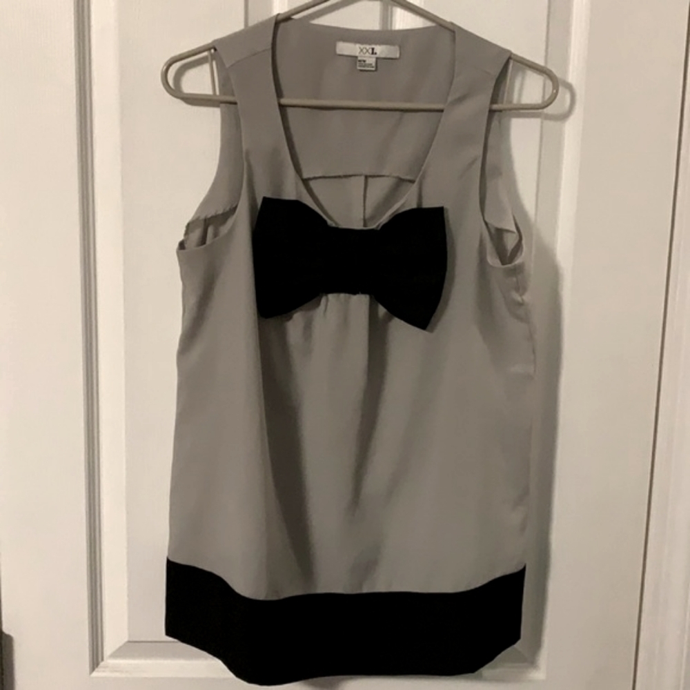 💥Flowy Sleeveless Blouse with Bow💥
